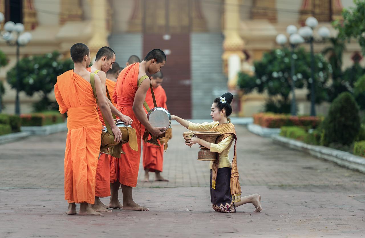 monk, pray, bangkok-1822571.jpg